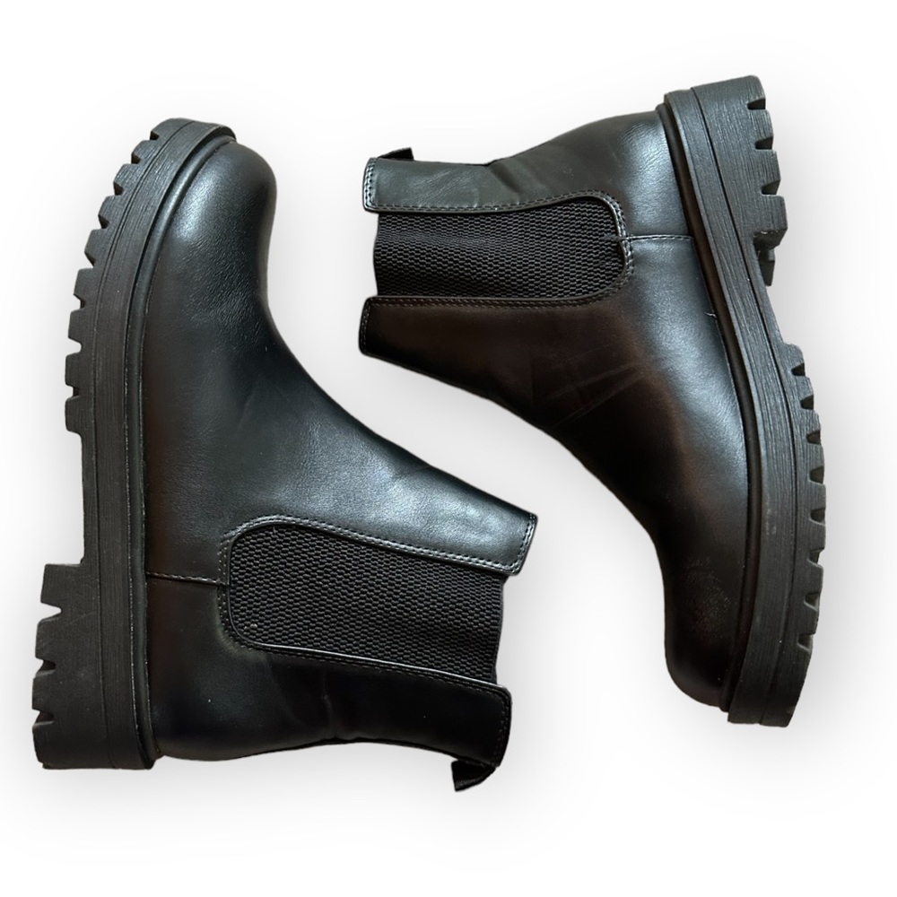 Soda Women's Faux Leather Round Toe Chelsea High Top Platform Ankle Boot, Black